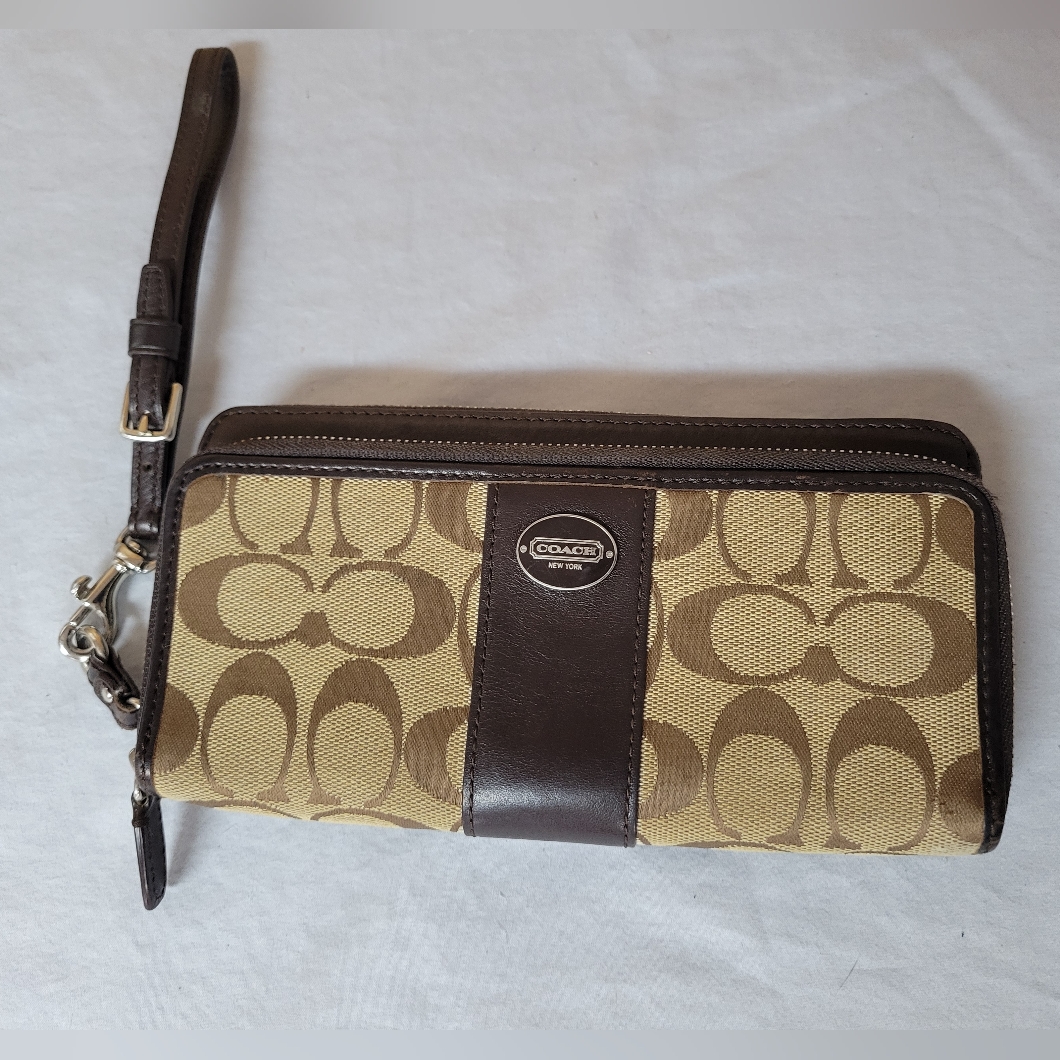 Coach Signature Long Wallet Wristlet